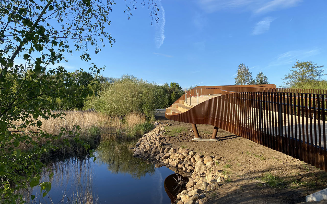 Ny stibro over Bredstenvej sikrer trafiksikkerhed, forbinder Vejle med naturen og skaber en smuk, sammenhængende rute til Vejle Ådal.