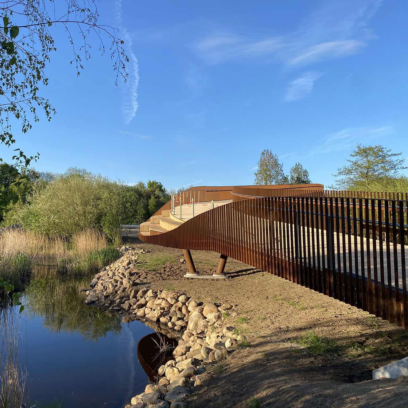 Ny stibro over Bredstenvej sikrer trafiksikkerhed, forbinder Vejle med naturen og skaber en smuk, sammenhængende rute til Vejle Ådal.
